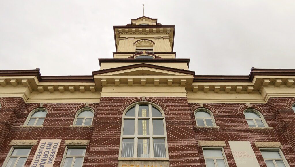 Old Saint-Boniface City Hall, Winnipeg, Canada © Robert Linsdell <a href="https://creativecommons.org/licenses/by/2.0/" target="_blank">(CC BY 2.0)</a> Old Saint-Boniface City Hall, Winnipeg, Canada © Robert Linsdell