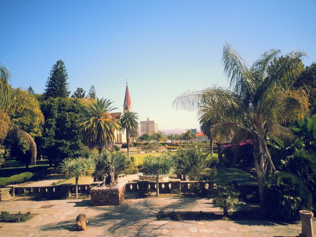 Les jardins du Tintenpalast, Windhoek, Namibie © Simon W