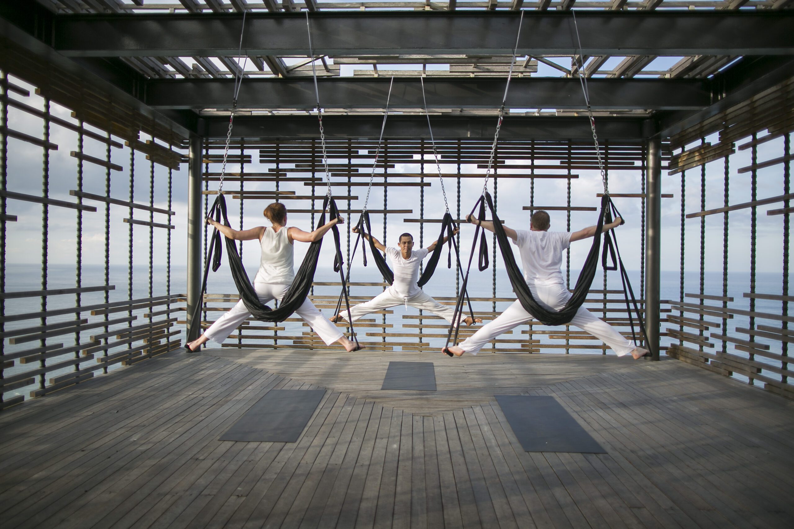 Yoga aérien, Alila Villas Uluwatu, Bali, Indonésie © Alila Hotels