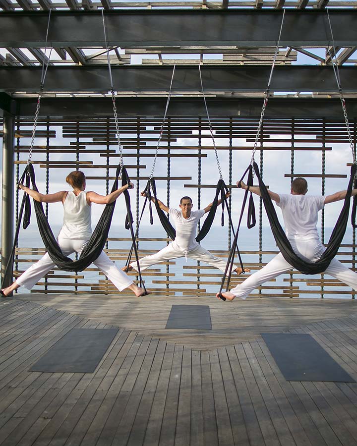 Yoga aérien, Alila Villas Uluwatu, Bali, Indonésie © Alila Hotels Yoga aérien, Alila Villas Uluwatu, Bali, Indonésie © Alila Hotels