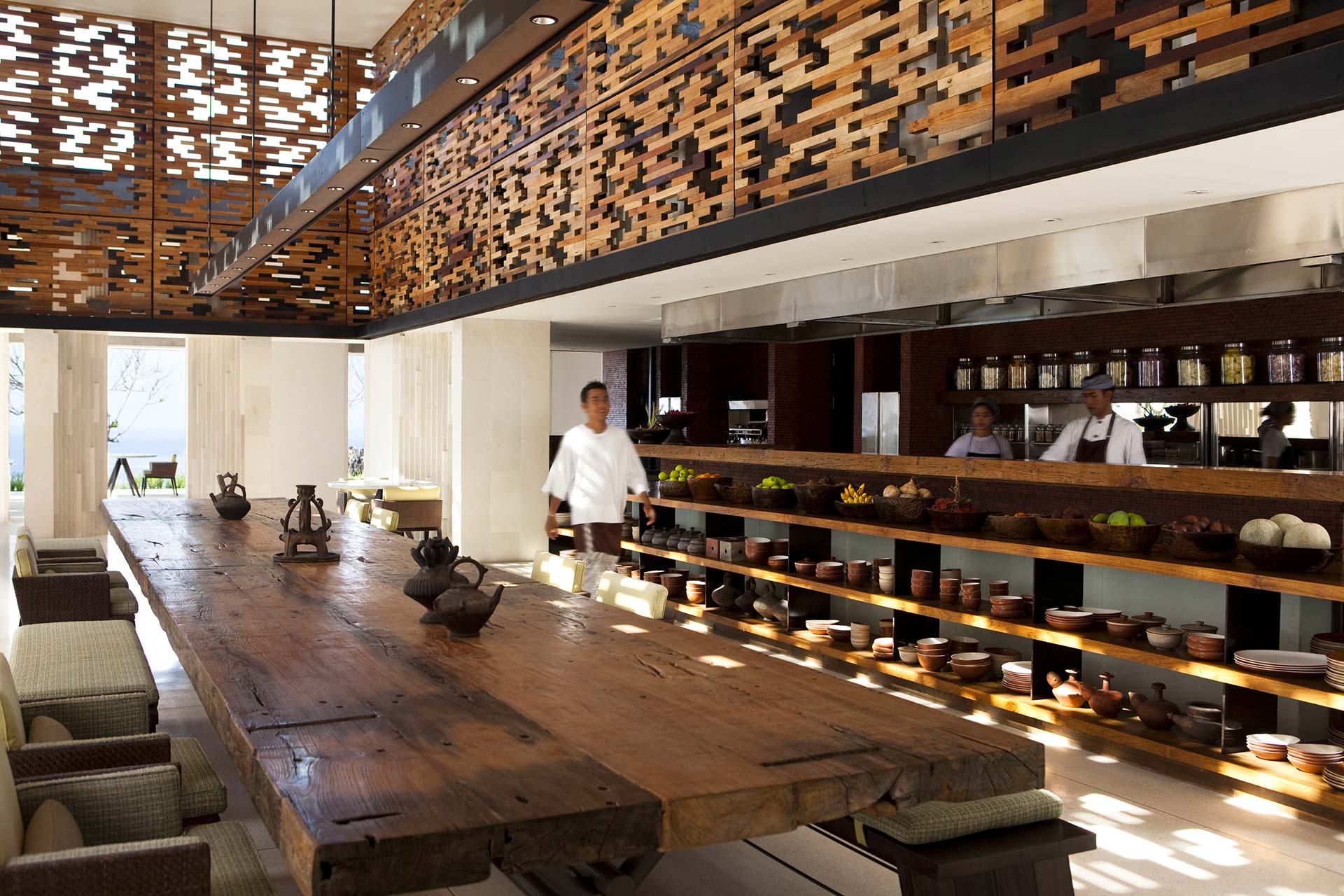 alila villas uluwatu restaurant warung bali indonesie