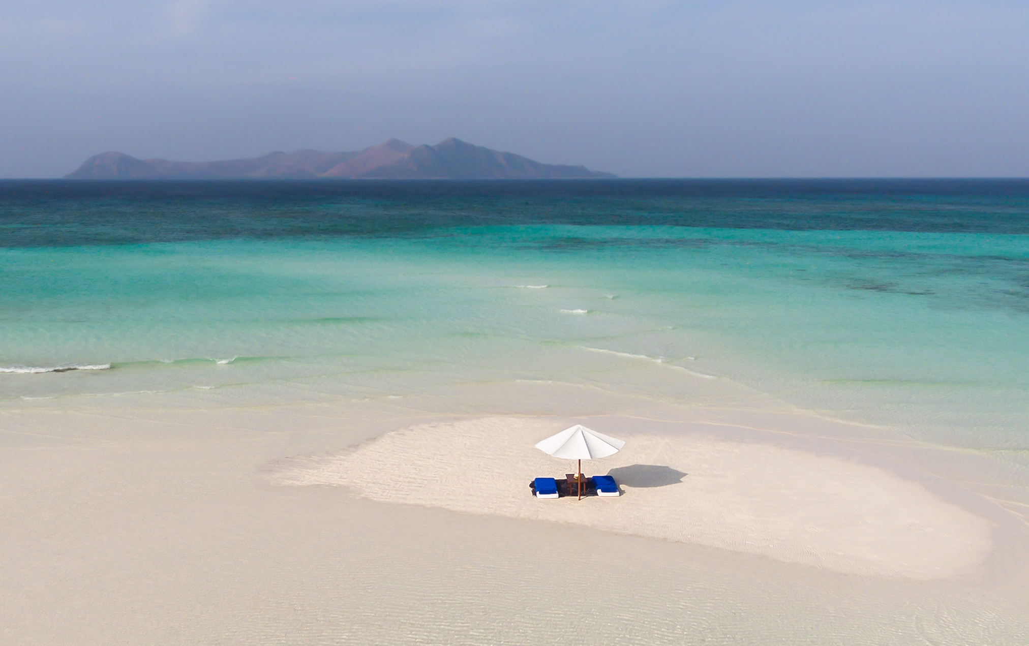 Tranquillité assurée sur la plage de Pamalikan, Amanpulo, Philippines © Aman Group