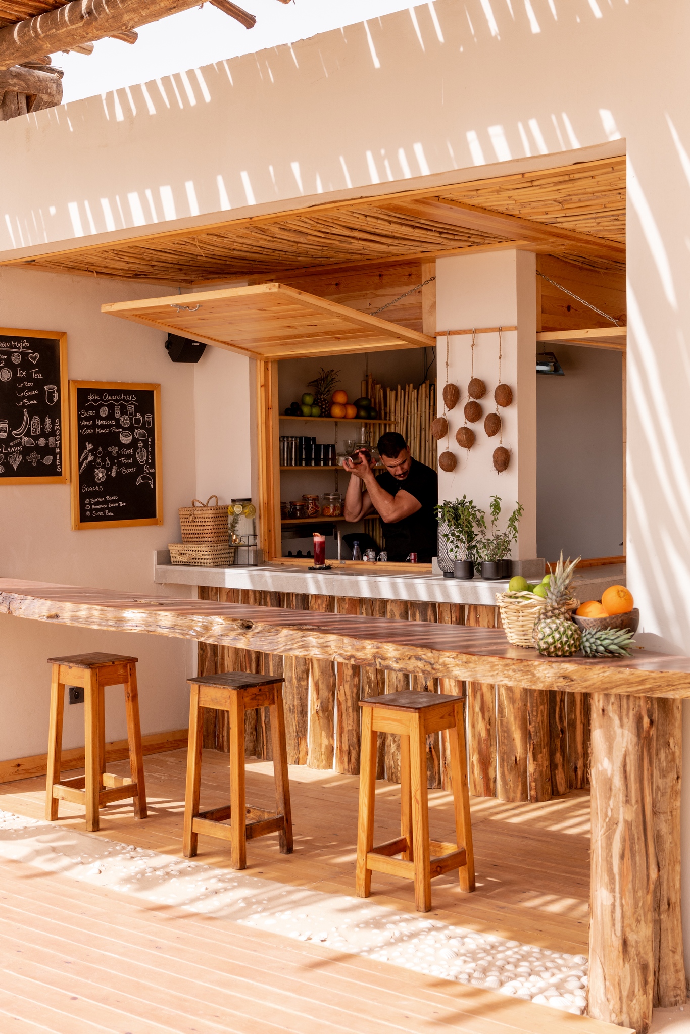 Bar, Naish Kite House, Caravan Dakhla by Habitas, Maroc © Habitas Group