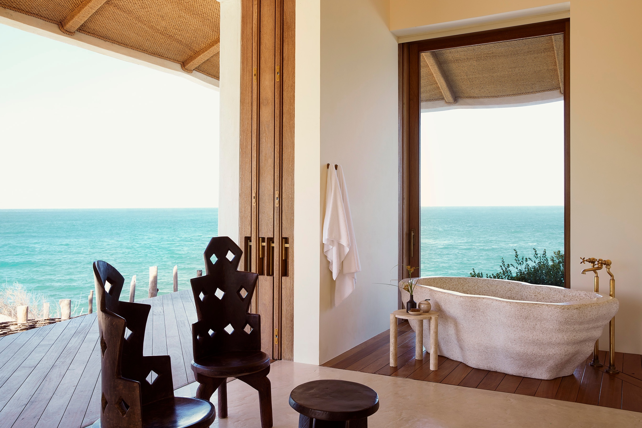 Les salles de bain sont ouvertes sur l'extérieur, Hôtel Kisawa Sanctuary, Benguerra, Mozambique © Kisawa Sanctuary