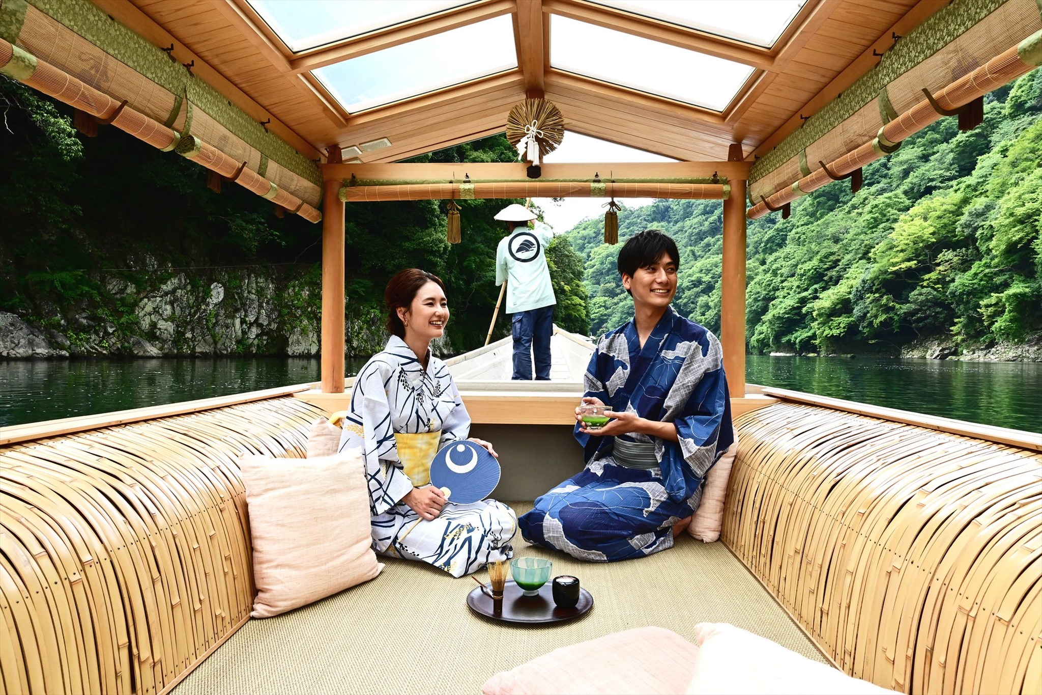 Croisière sur la rivière Oi , Hôtel Hoshinoya Kyoto, Japon © Hoshino Resorts