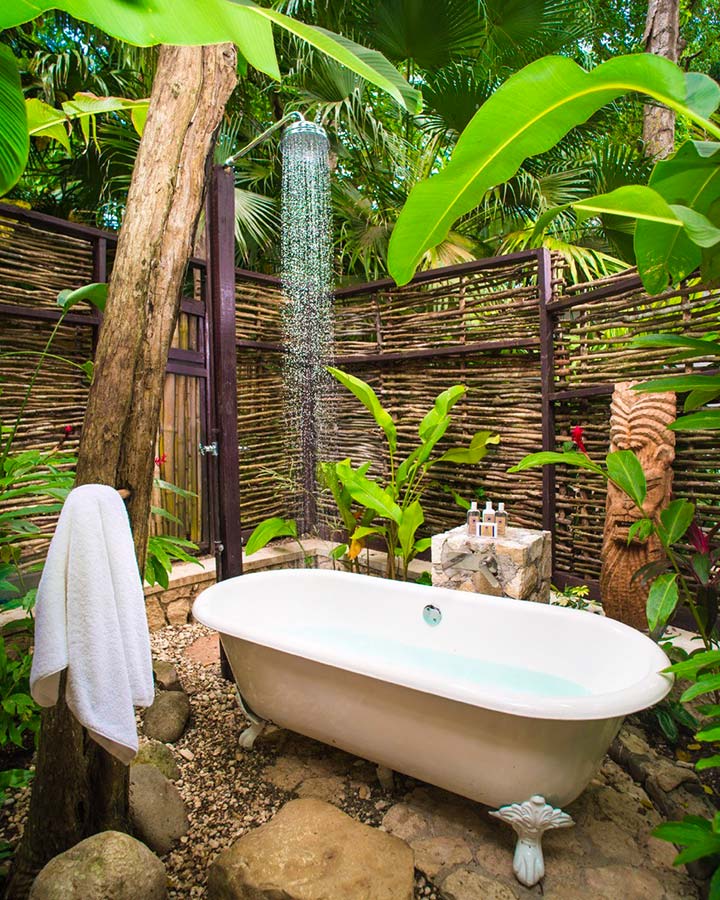 Douche extérieure, GoldenEye, Oracabessa, Jamaïque © Island Outpost Douche extérieure, GoldenEye, Oracabessa, Jamaïque © Island Outpost