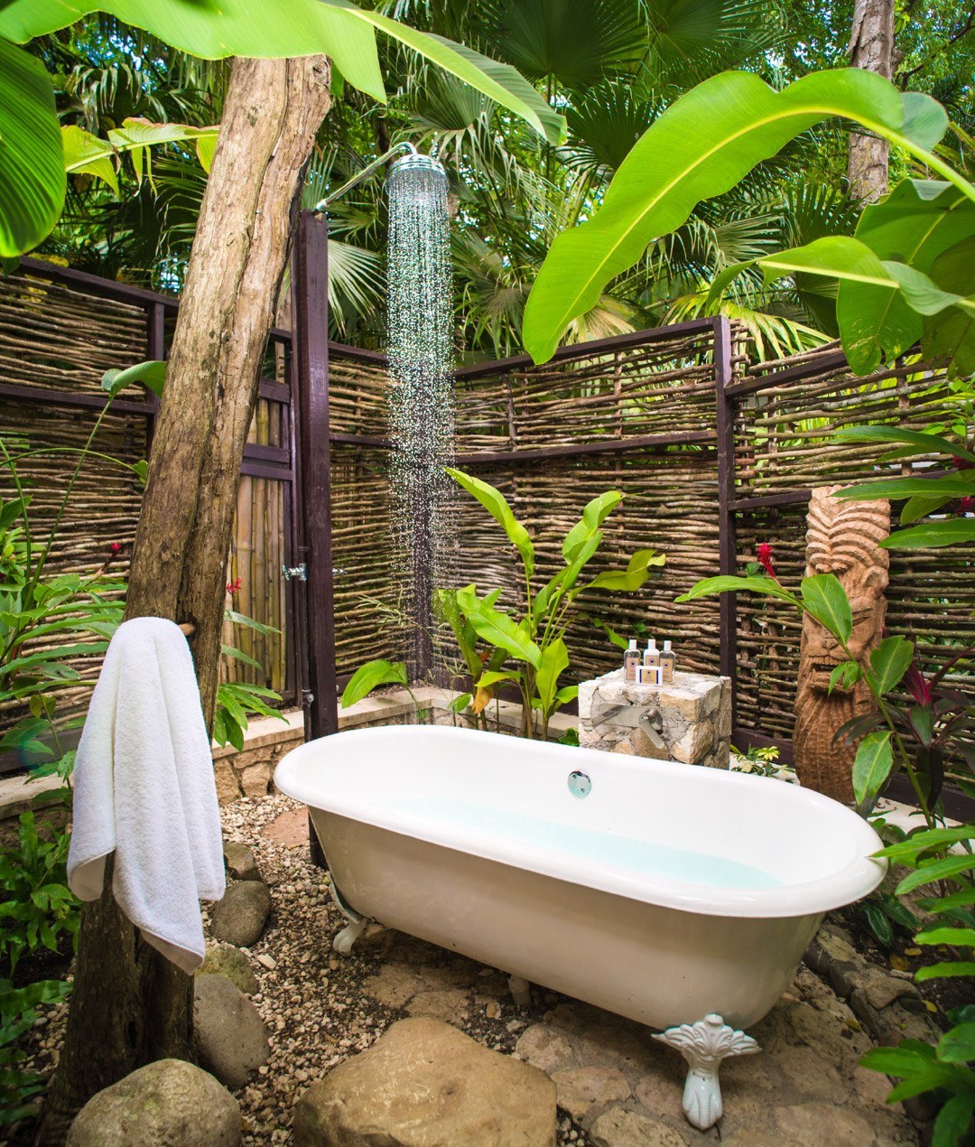 Douche extérieure, GoldenEye, Oracabessa, Jamaïque © Island Outpost