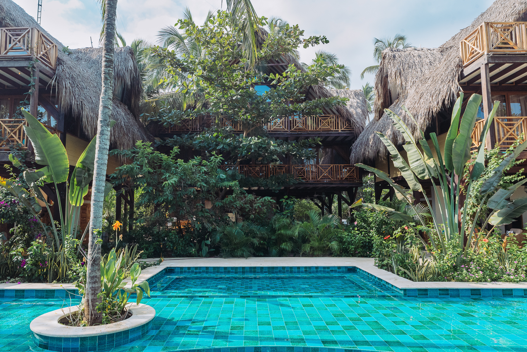 Piscine et bâtiment principal, Cayena Beach Villa, Santa Marta, Colombie © Cayena Beach Villa