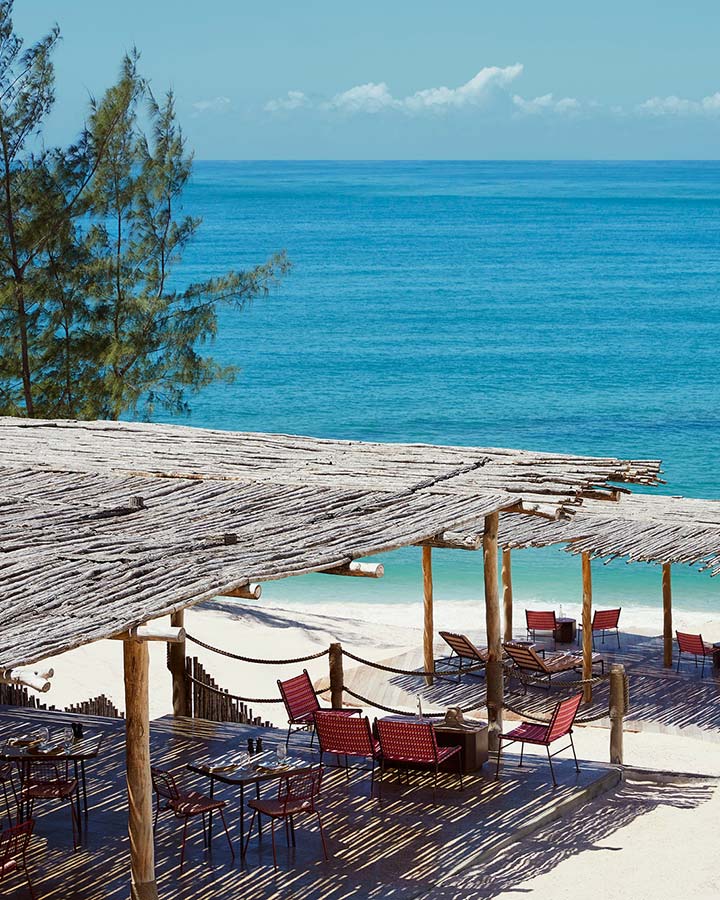 Le restaurant de plage Ocean Mussassa, Hôtel Kisawa Sanctuary, Benguerra, Mozambique © Kisawa Sanctuary<br />
