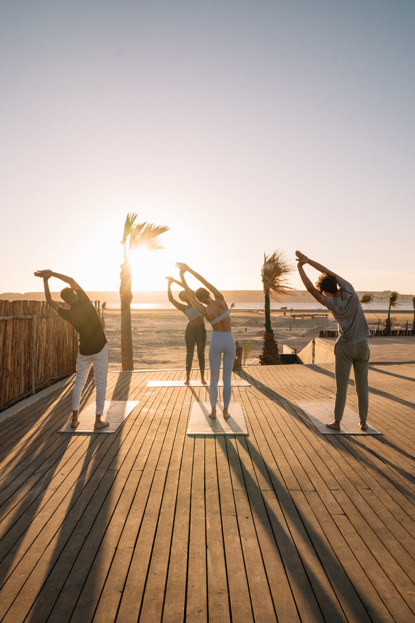 Séance de yoga, Caravan Dakhla by Habitas, Maroc © Habitas Group