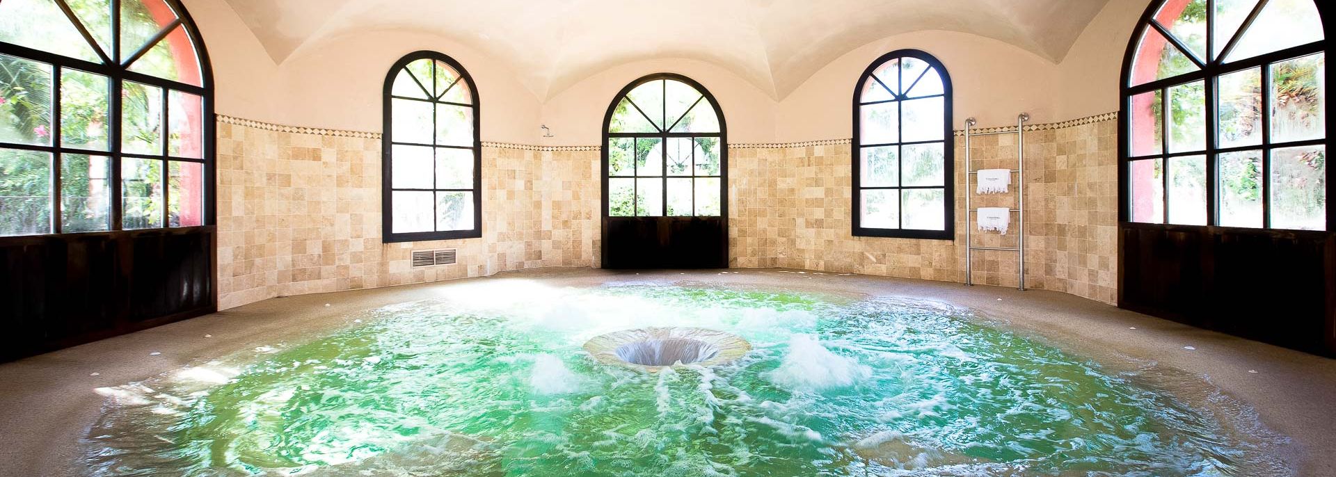 Bain bouillonnant dans l'Orangerie du Spa Casanera, La Signoria, Calvi, Corse © Hôtel La Signoria
