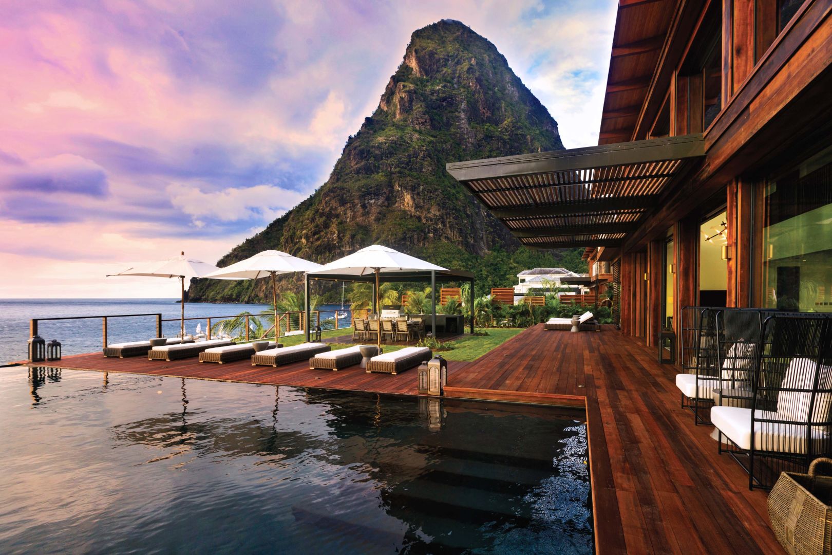 Beachfront Collection pool, Sugar Beach Viceroy, Sainte Lucie © Viceroy Hotels & Resorts