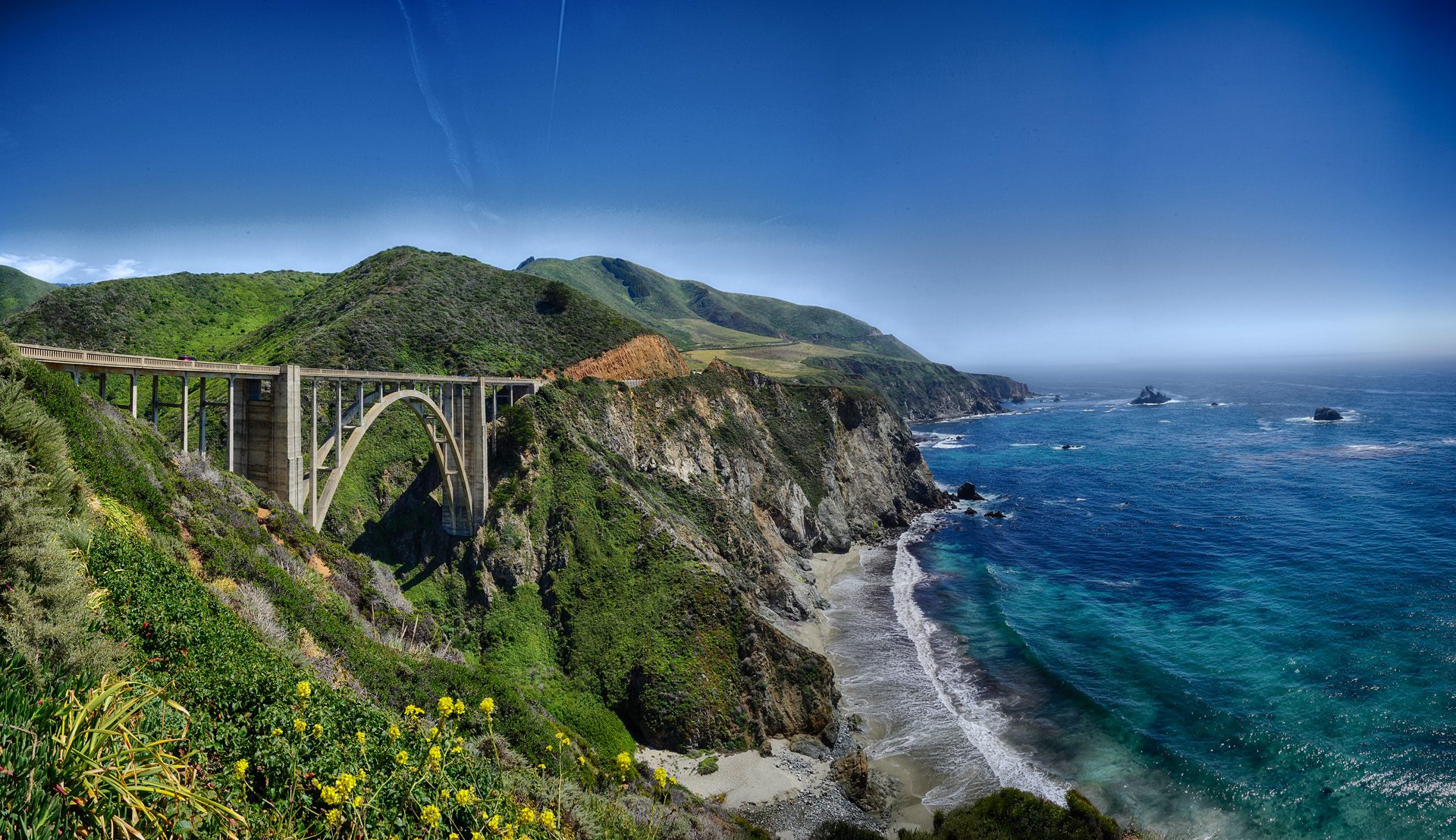 Bixby Bridge, côte de Big Sur, Californie, USA © Max and Dee Bernt