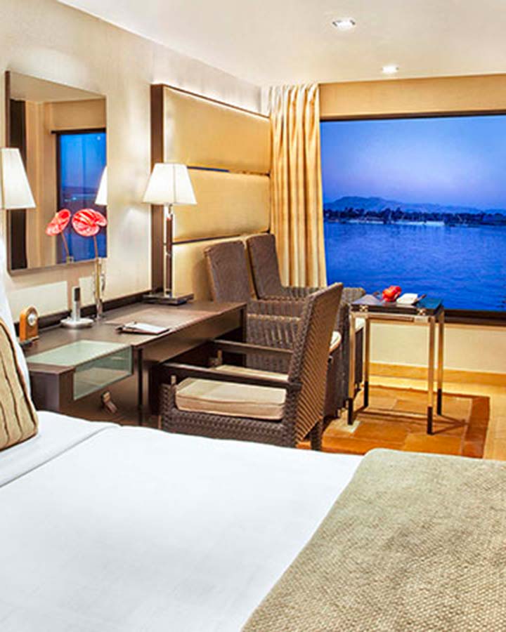 Luxury Cabin, Oberoi Zahra Nile Cruiser © Oberoi Hotels & Resorts Luxury Cabin, Oberoi Zahra Nile Cruiser © Oberoi Hotels & Resorts