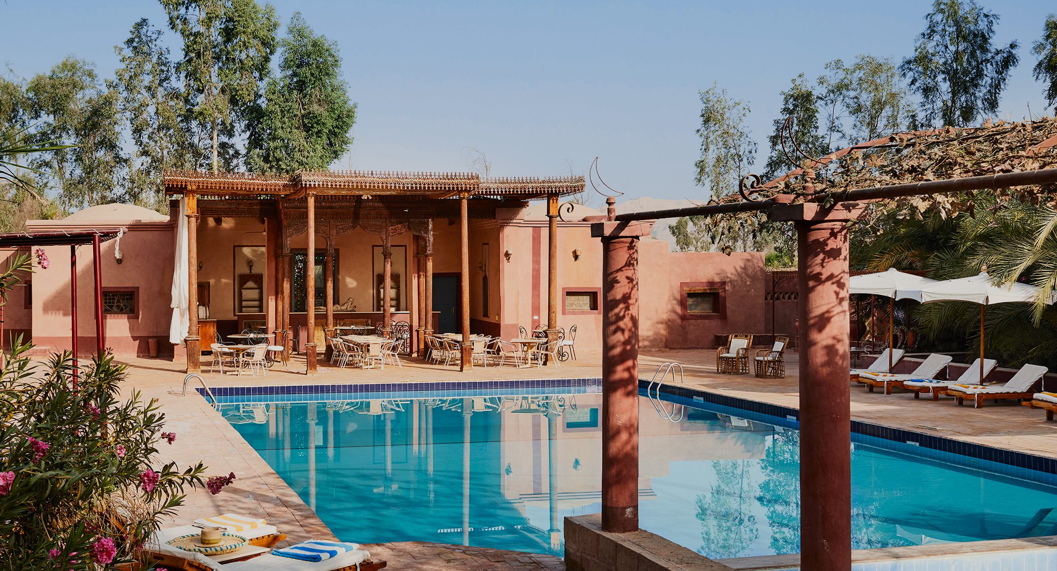 Piscine et solarium, Hôtel Al Moudira, Louxor, Égypte © Al Moudira