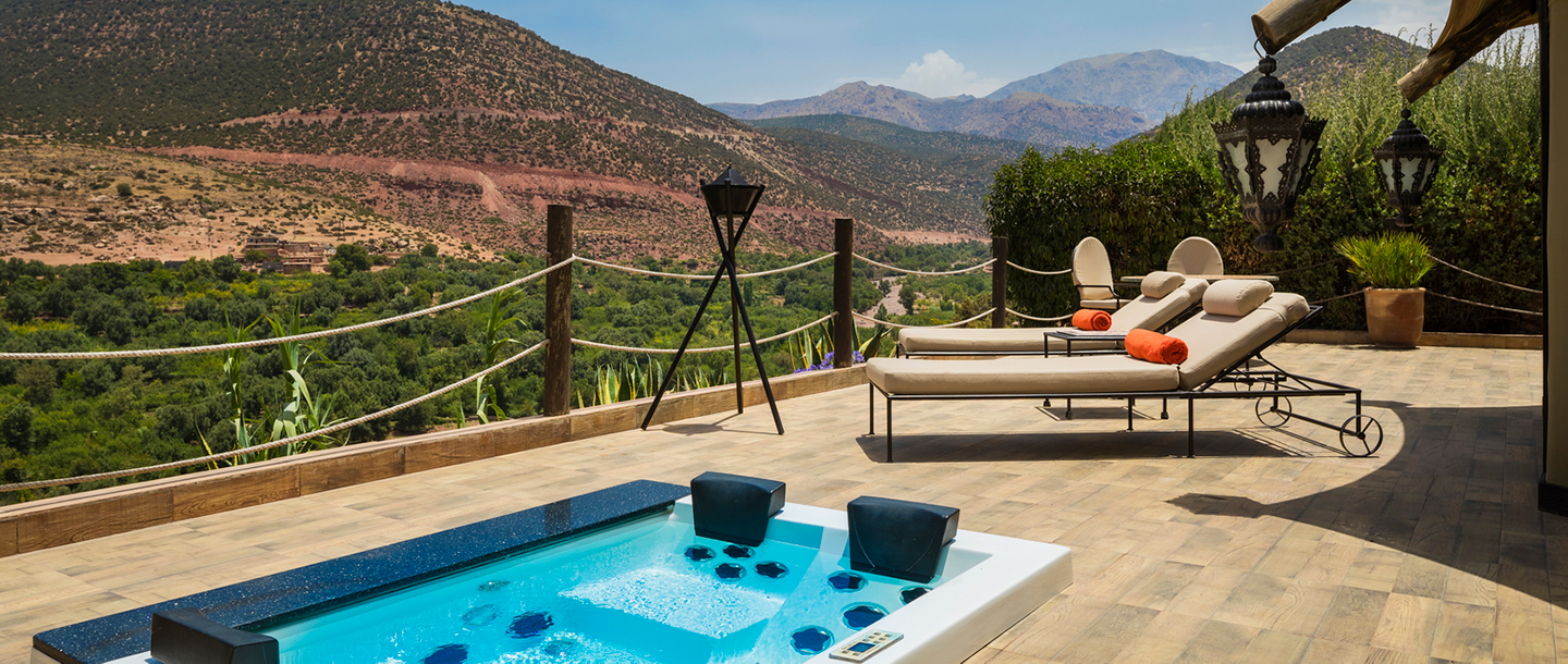 Tente berbère et jacuzzi, Kasbah Tamadot, Maroc © Virgin Edition limited