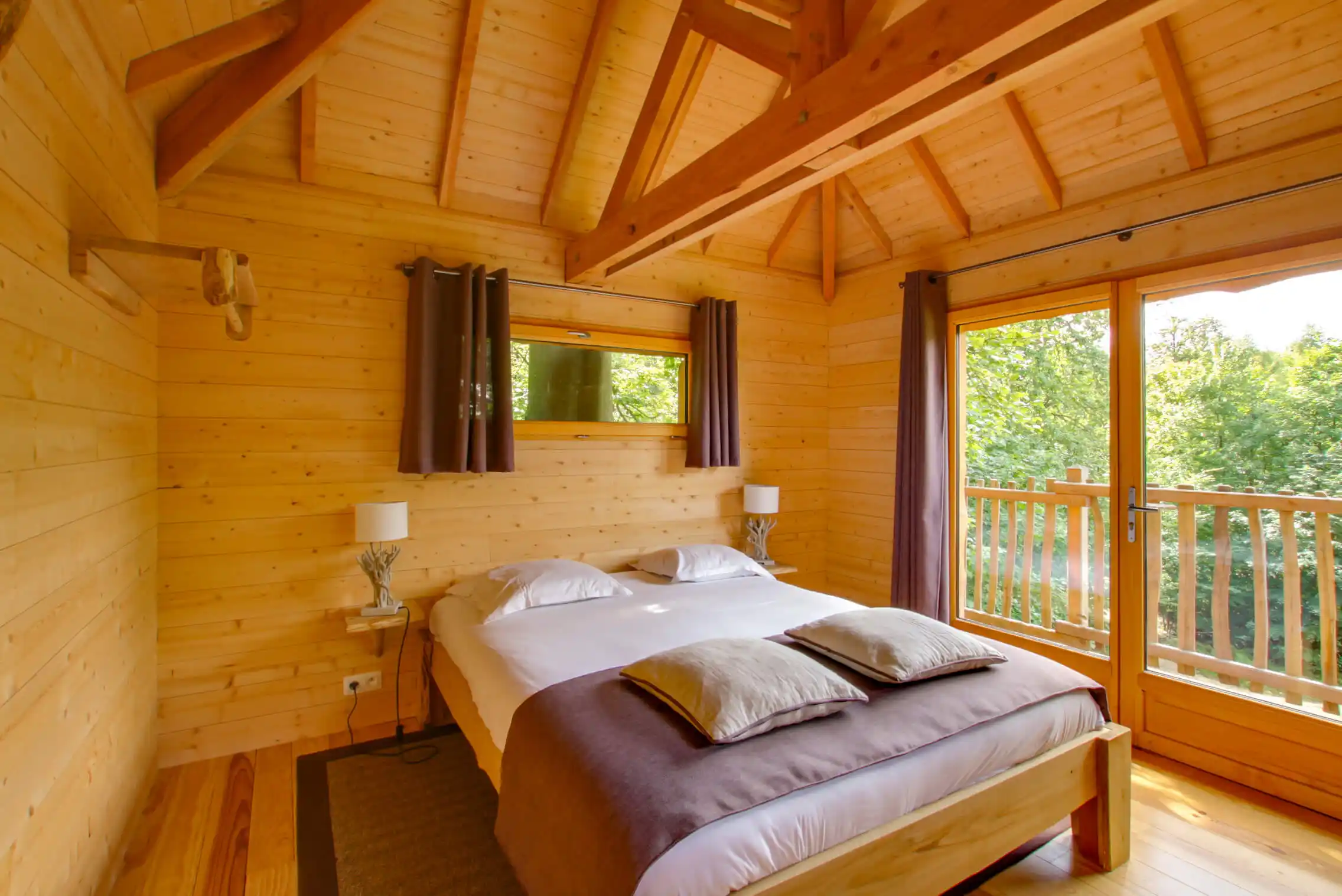 Chambre parentale, Cabane Spa Imaginaire, Oise, France © Coucoo Grands Chênes