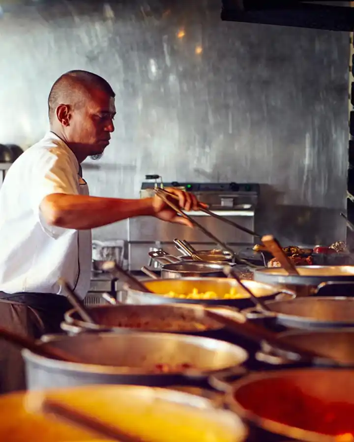 Cuisinier, Restaurant La Plage, Lux Saint Gilles, La Réunion © Groupe Lux Cuisinier, Restaurant La Plage, Lux Saint Gilles, La Réunion © Groupe Lux