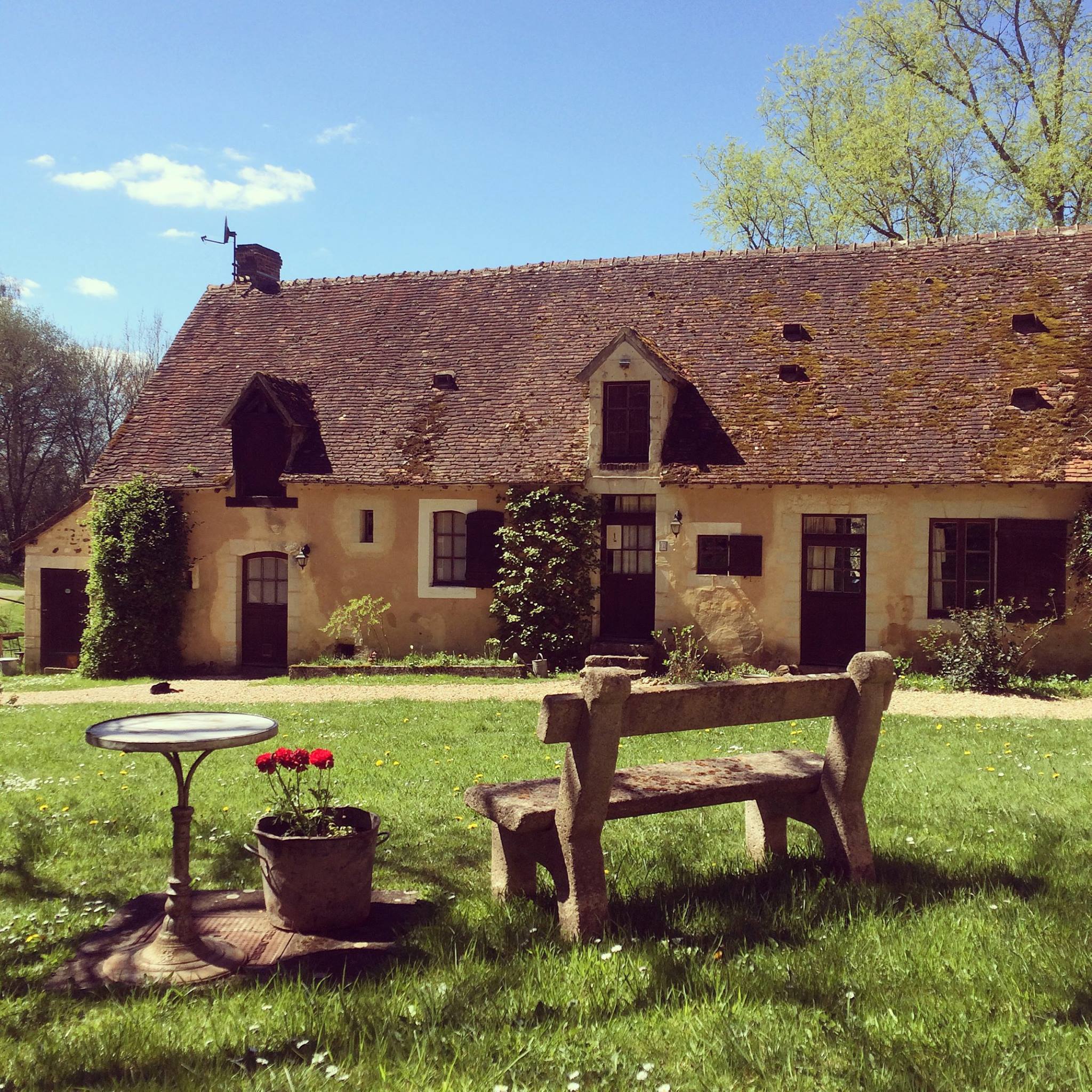 d'une île, Perche, Normandie © d'une île Tirant parti d’une richesse naturelle et gastronomique locale, d’une île vous reçoit donc dans la plus pure tradition normande. Les hébergements sont authentiques et dans l’esprit local. L’établissement à su allier, à notre avis, respect des traditions et confort moderne.