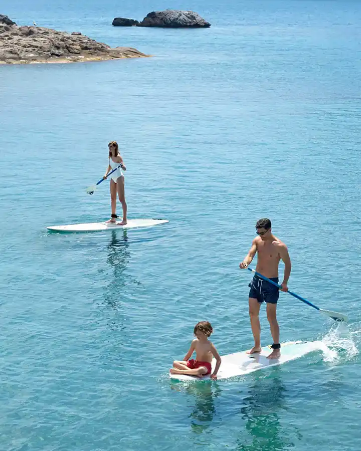 Paddle en famille, Ikos Aria, Kos, Grèce © Ikos Resorts Paddle en famille, Ikos Aria, Kos, Grèce © Ikos Resorts