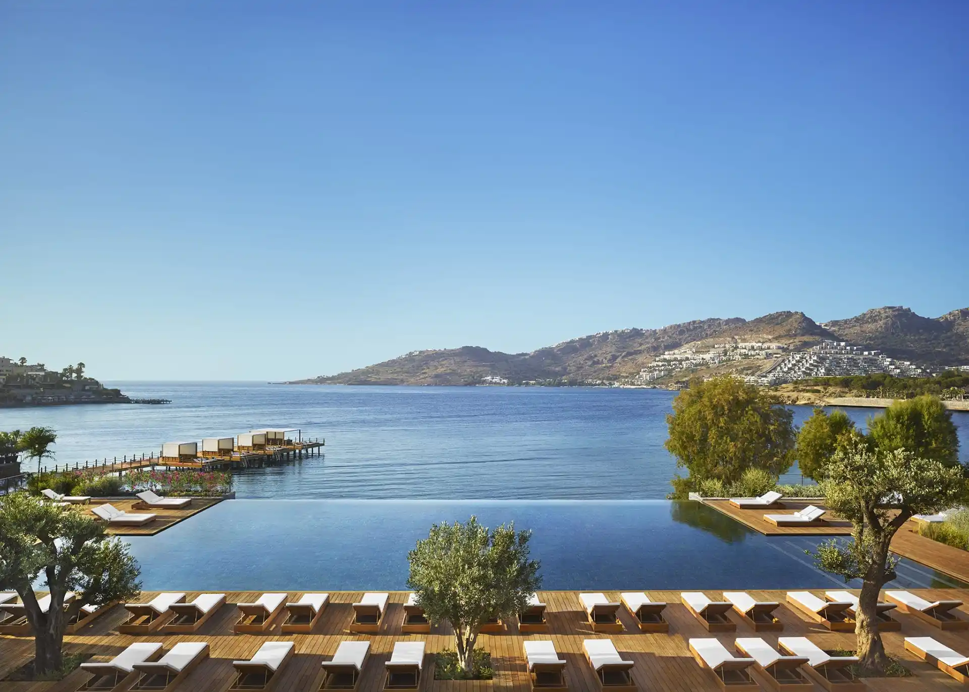 Pisicine, terrasse et vue mer, Bodrum, Turquie © The Bodrum EDITION