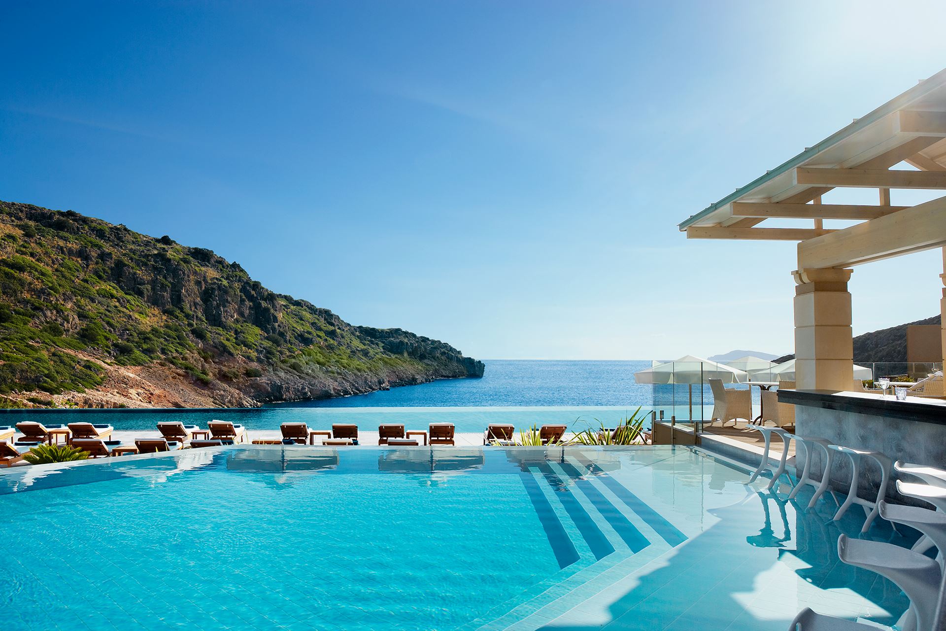 Piscine, vue mer, Daios Cove Luxury Resort & Villas, Crète, Grèce © Daios Cove