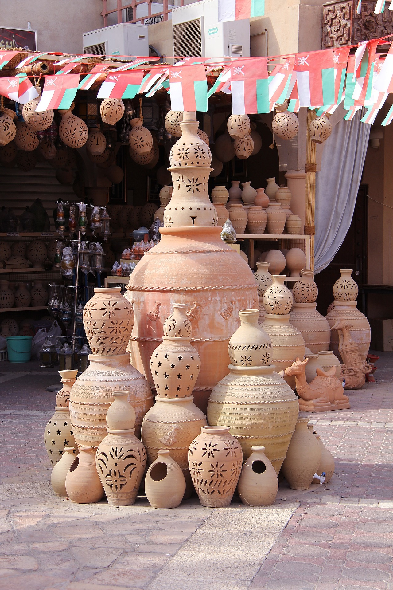 poteries nizwa souk oman par sharon ang