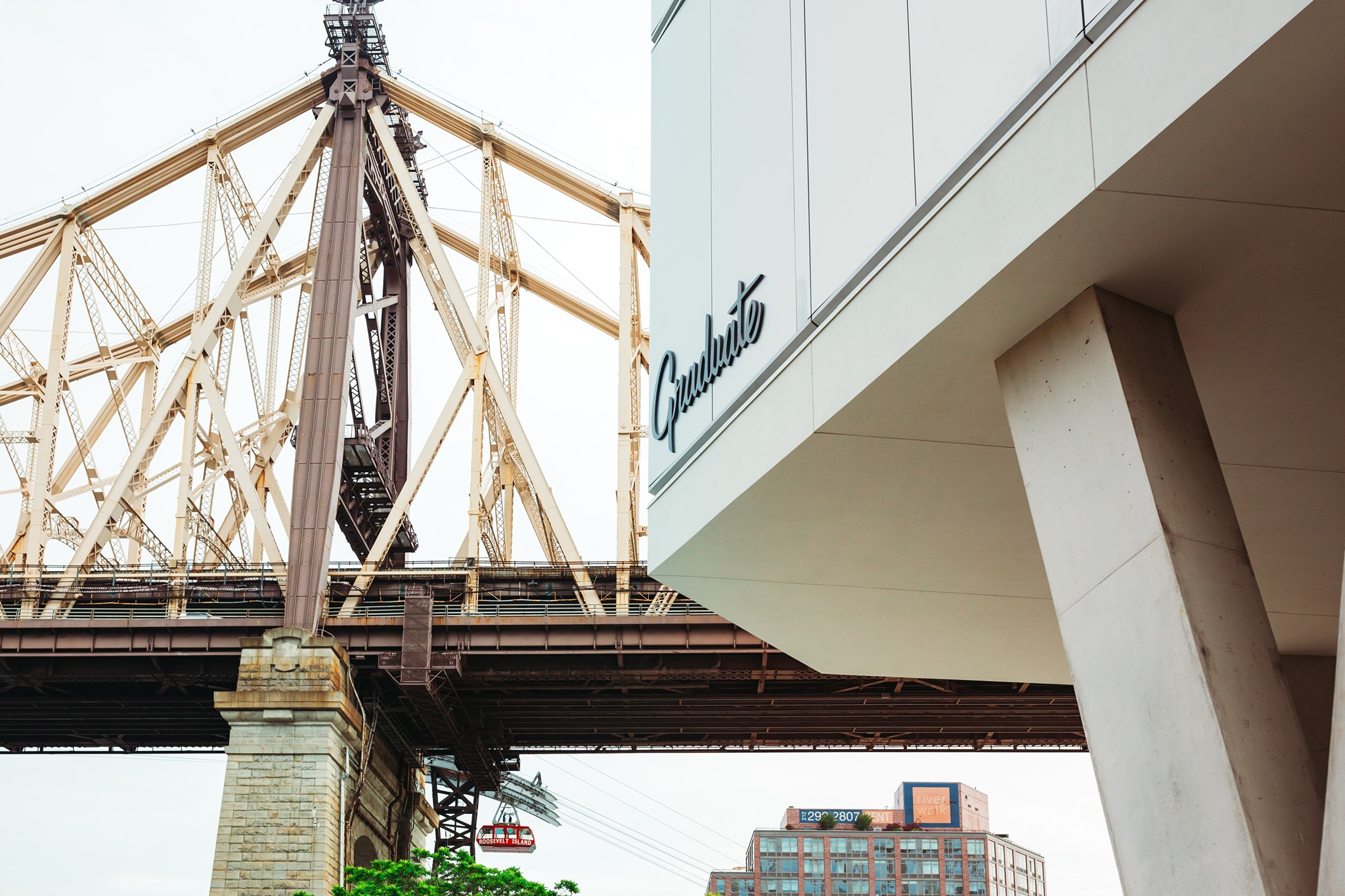 Queensboro Bridge, Graduate Roosevelt Island, New York © Graduate