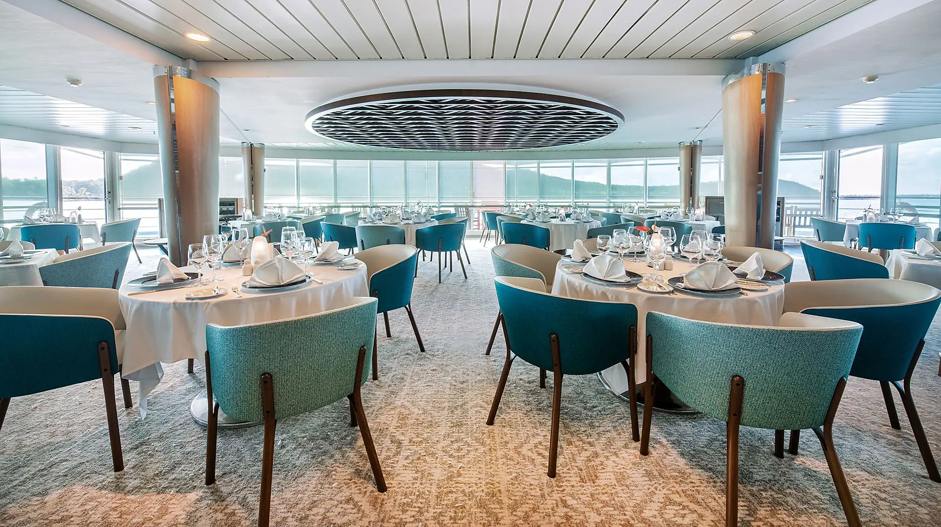Restaurant La Veranda, Le Paul Gauguin, Le Ponant, Polynésie © Ponant