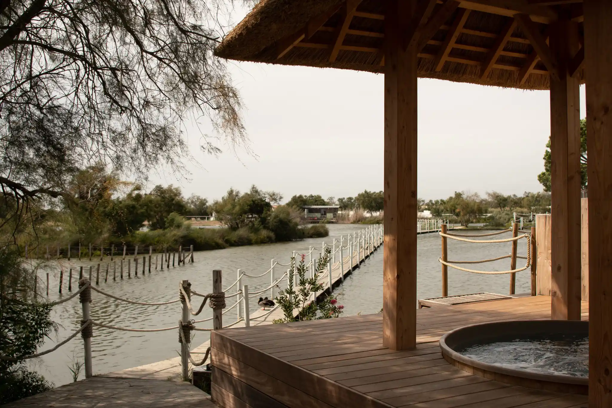 Spa avec vue sur le lac, Mas de la Fouque © Mas de la Fouque