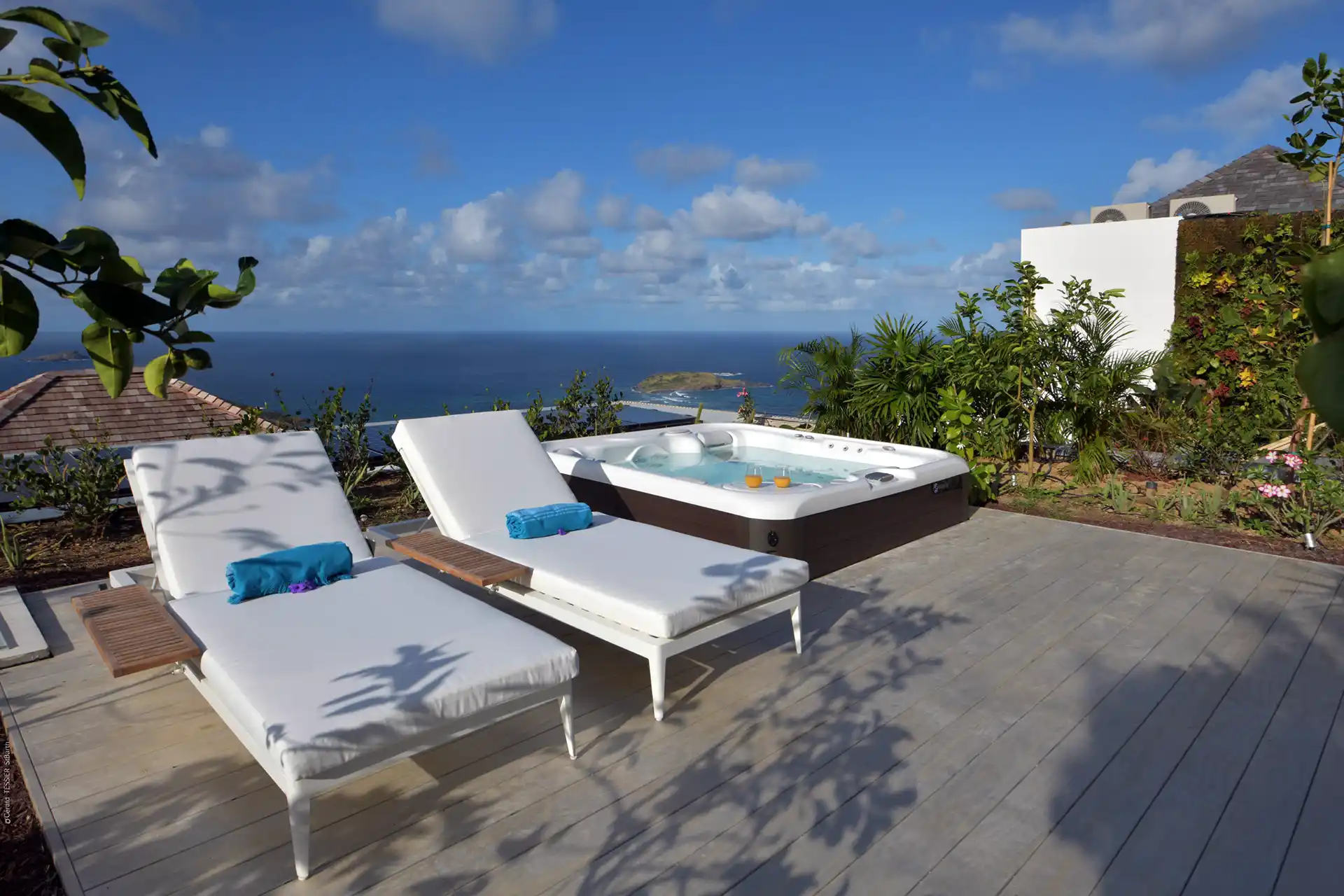 Terrasse et jacuzzi, Les Ondines sur la Plage, Saint-Barth © Hôtel Les Ondines sur la Plage