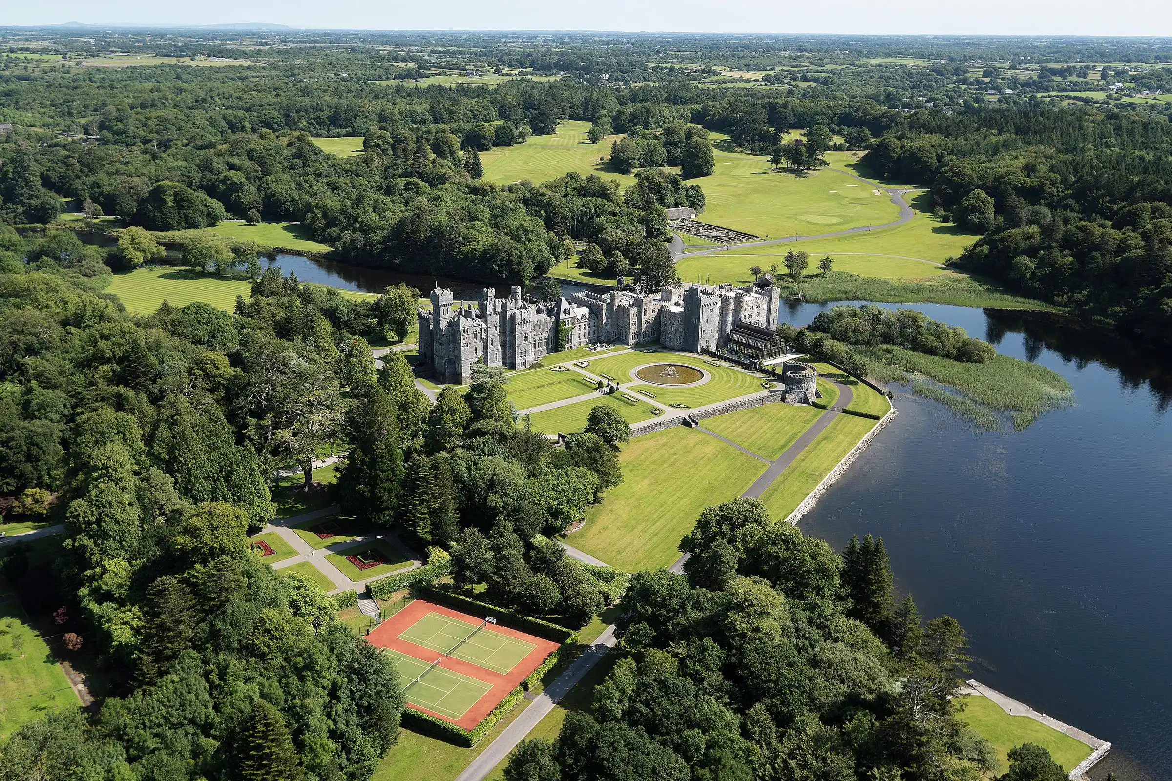 Ashford Castle, vue générale, Irlande © Aervisions