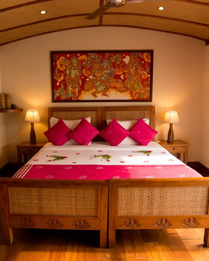 Chambre, Lotus Houseboat, Kerala, Inde du Sud © ABChapri Retreats Chambre, Lotus Houseboat, Kerala, Inde du Sud © ABChapri Retreats