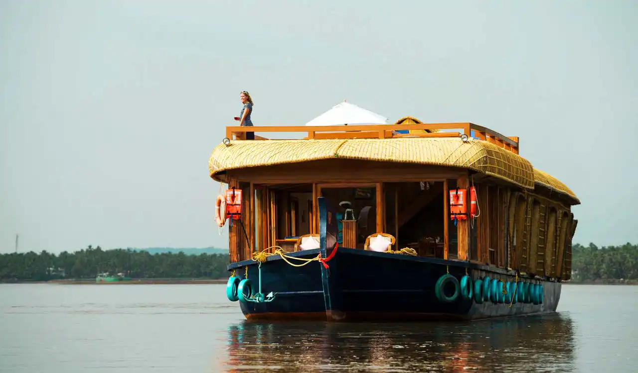 Croisière à bord du Lotus Houseboat, Kerala, Inde du Sud © ABChapri Retreats