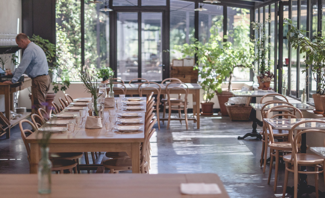Restaurant La Serre, Hôtel Le Barn, Bonnelles, France © Le Barn
