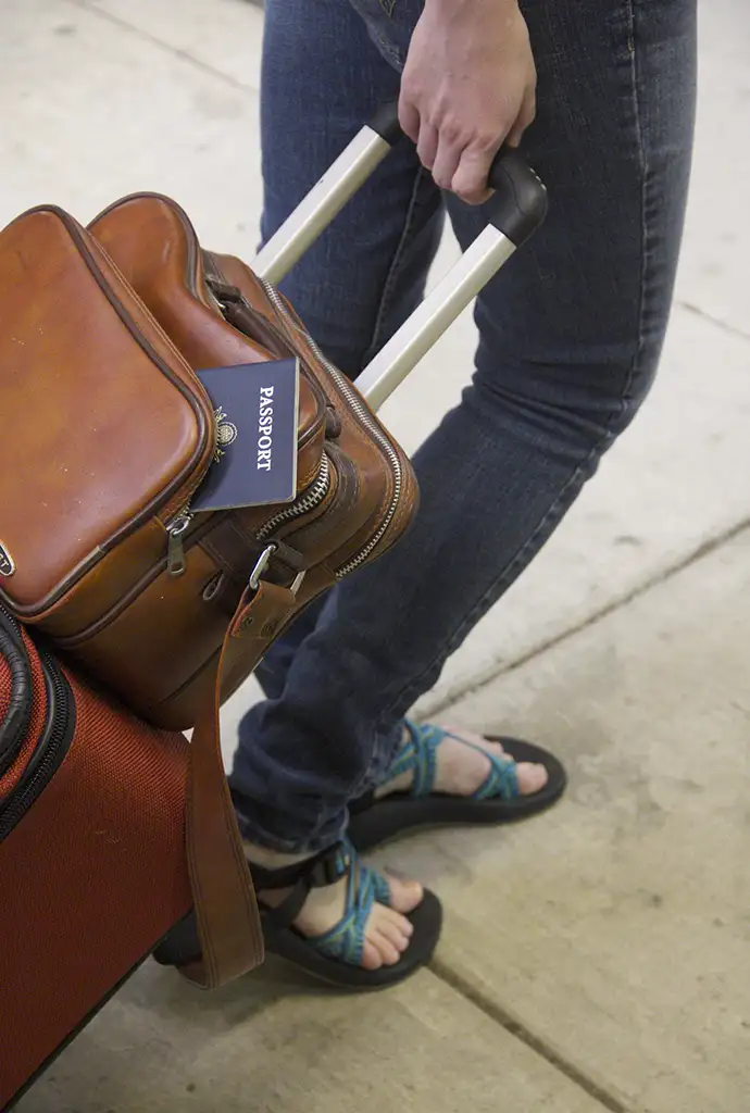 Passeport et valise en voyage