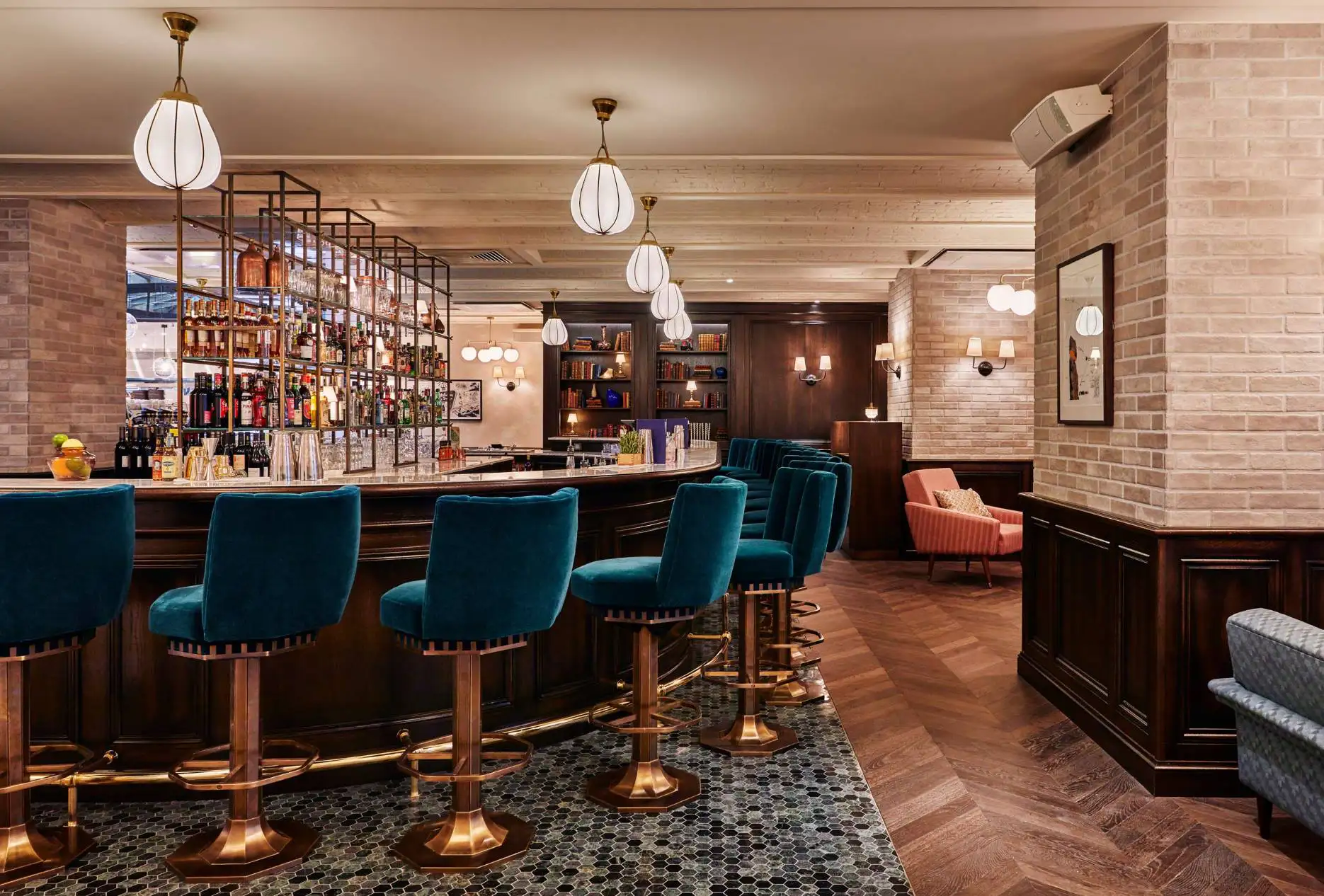 Bar, Brasserie Rivié, Hôtel Hoxton Paris, France © the hoxton