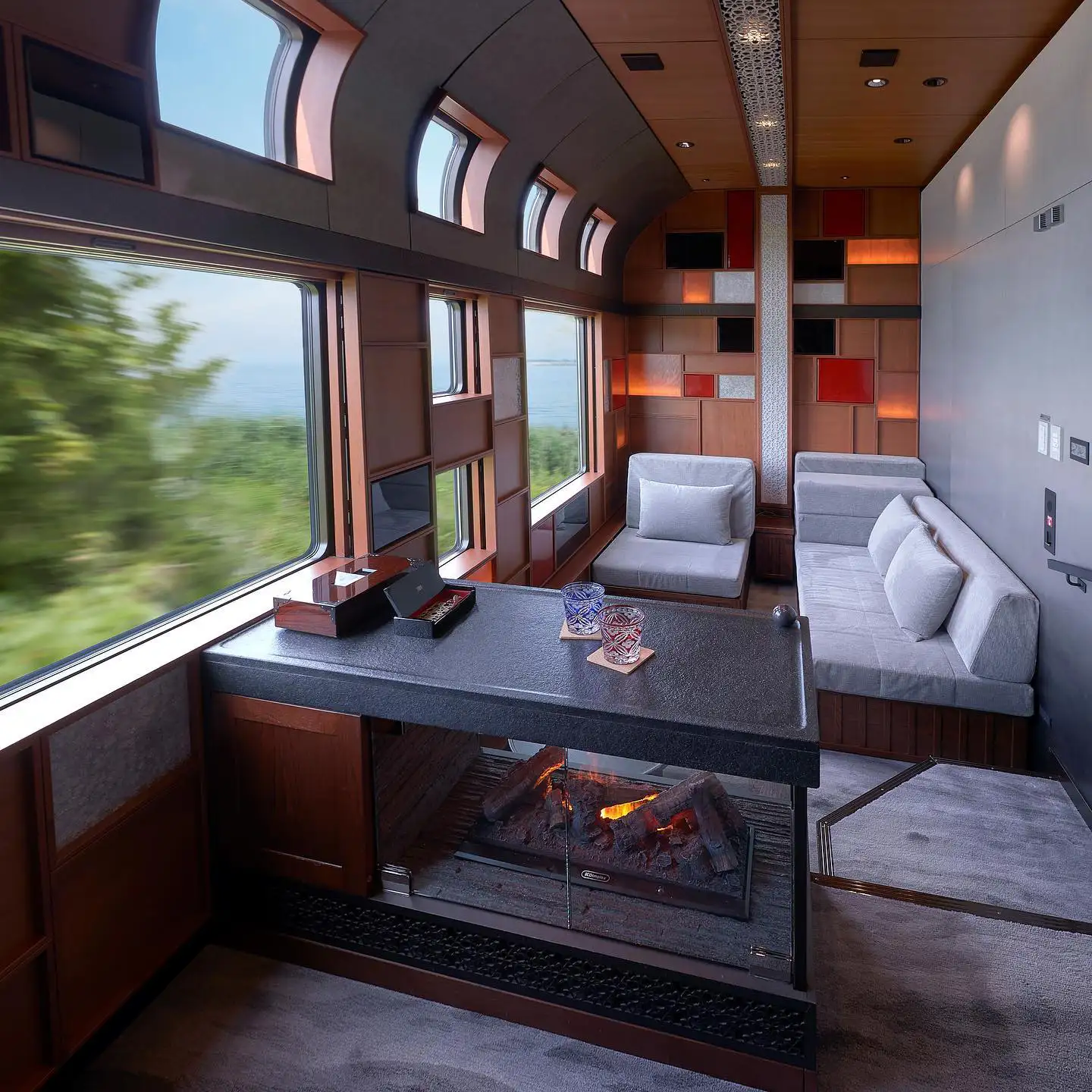 Deluxe Suite, train Shiki-Shima, Japon © East Japan Railway Company