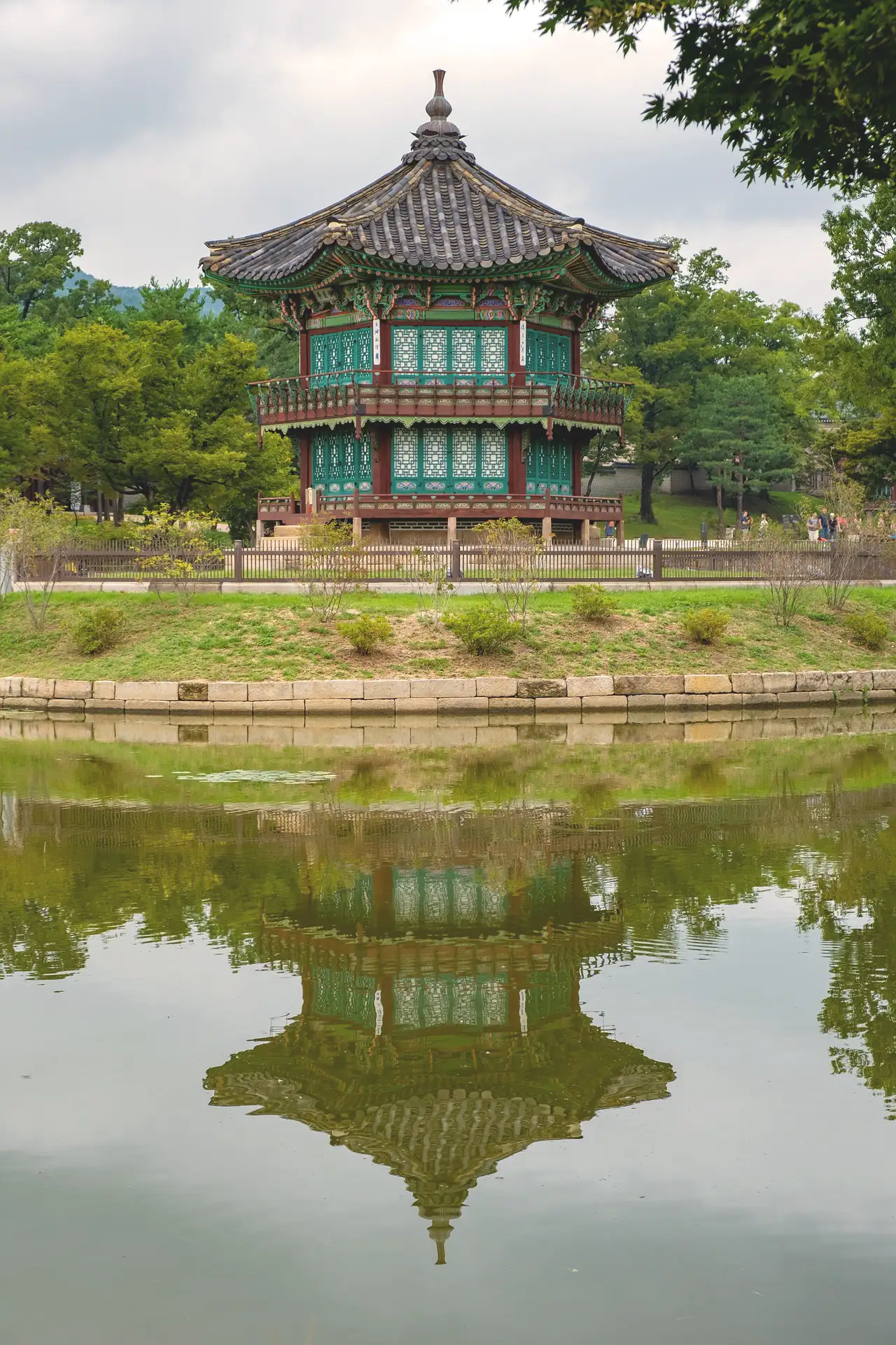 Pavillon Hyangwonjeong, Palais de Gyeongbokgung, Séoul, Corée du Sud © csk
